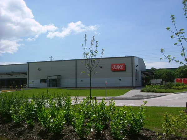 TNT, Fforest-fach, Swansea